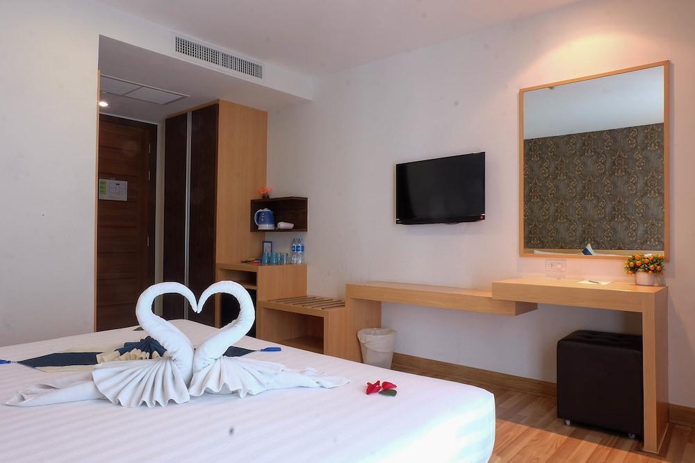 Icheck Inn Central Patong Bagian luar foto